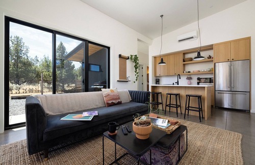 Terrebonne House | Pet-Friendly Smith Rock Oasis with Hot Tub Near the Park