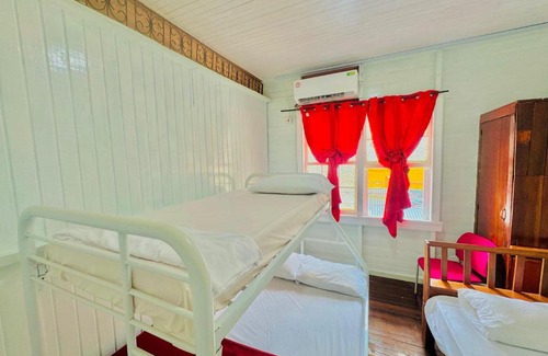 Georgetown House | Budget-Friendly Stay at Smith's Homestay - Family Welcome