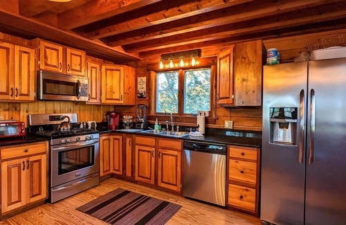 West Alton House | Discover Smith's Point Retreat: Poolside Bliss Awaits!