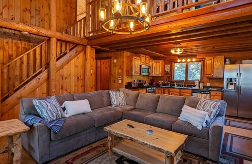 West Alton House | Discover Smith's Point Retreat: Poolside Bliss Awaits!