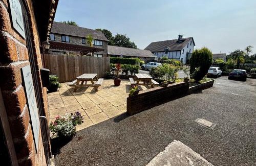 Newton Ferrers Hotel | Pet and Child Friendly: Smithaleigh Farm Rooms & Apartments