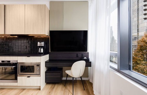 Yaletown Hotel | Discover Smithe House: Family-Friendly Retreat with Spa