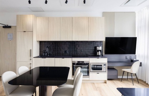 Yaletown Hotel | Discover Smithe House: Family-Friendly Retreat with Spa