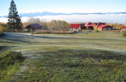 Smithers Bed & Breakfast | Discover Smithers Driftwood Lodge: Rated 9/10 with Family Amenities