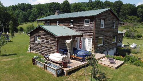 Mingo House | Pet-Friendly Smiths In-Law Suite with Family Amenities