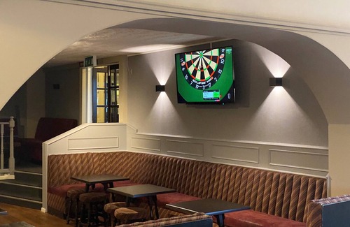 Culloden Hotel | Experience Comfort at Smithton Hotel with Pool & Dining