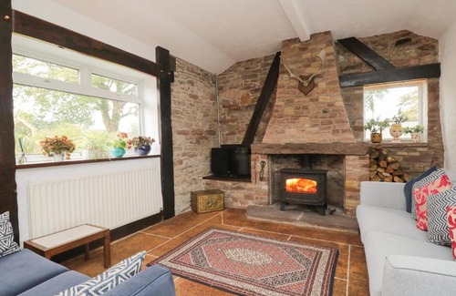 Welton House | Family-Friendly Smithy Cottage: 4-Star Guest Rated Haven