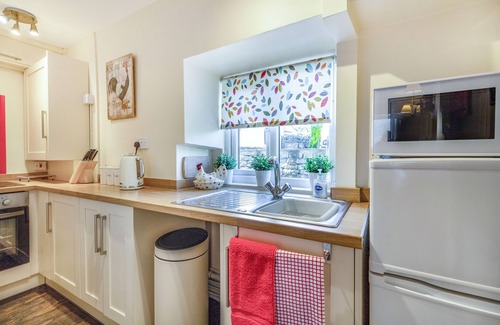 Peak District Cottage | Guest Rated 10/10 - Smithy Cottage with Breakfast & Kitchen