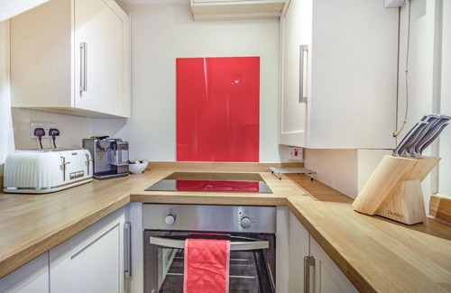 Peak District Cottage | Guest Rated 10/10 - Smithy Cottage with Breakfast & Kitchen