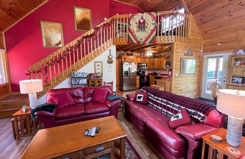 Murphy Ski Chalet | Unwind in Smokey Mountain Dreaming with Scenic Views