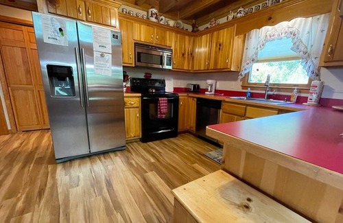 Murphy Ski Chalet | Unwind in Smokey Mountain Dreaming with Scenic Views