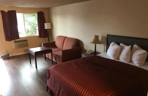 Arlington Hotel | Budget-Friendly Stay at Smokey Point Motor Inn for Families