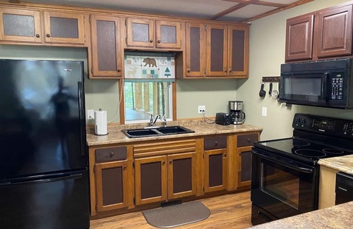 Sevierville Cabin | Comfortable Cabin Retreat with Hot Tub & Pet-Friendly Perks