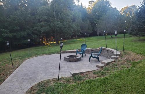 Murphy House | Inviting Smoky Mountain Cabin with Hot Tub & Fire Pit