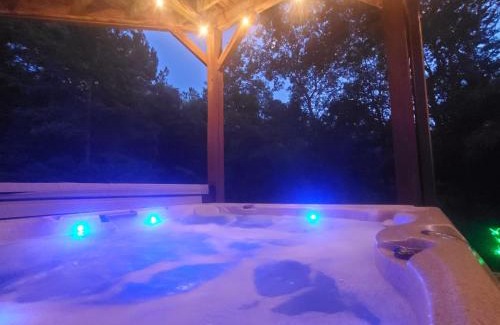 Murphy House | Inviting Smoky Mountain Cabin with Hot Tub & Fire Pit