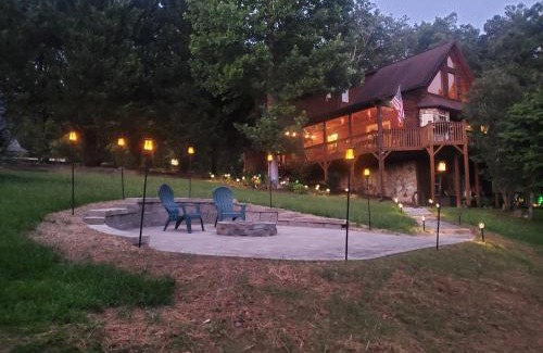 Murphy House | Inviting Smoky Mountain Cabin with Hot Tub & Fire Pit