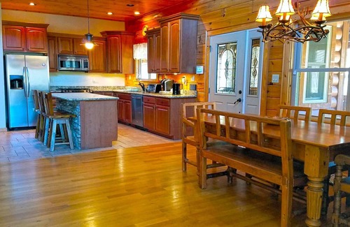 Waynesville Cabin | Experience Smoky Mountain Dreams: Family-Friendly Getaway