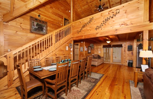 Gatlinburg - Pigeon Forge Cabin | Explore Smoky Mountain Getaway: Family-Friendly Cabin