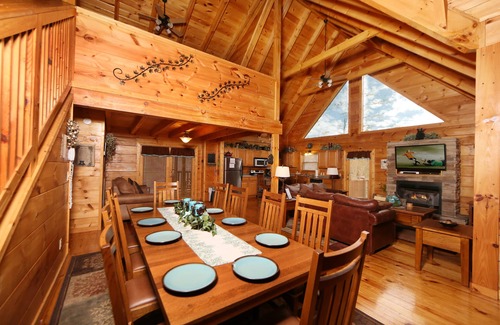 Gatlinburg - Pigeon Forge Cabin | Explore Smoky Mountain Getaway: Family-Friendly Cabin