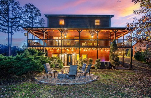 Sevierville Cabin | Experience Relaxation: Hot Tub, Pool Table & Close to Fun