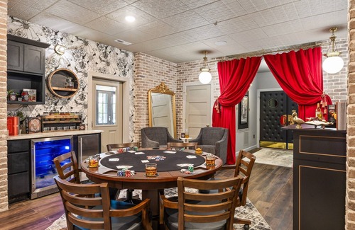 Sevierville Cabin | Smoky Mtn Luxury Retreat, Great for Events!10bSleeps 34,Indoor pool,Water Park,