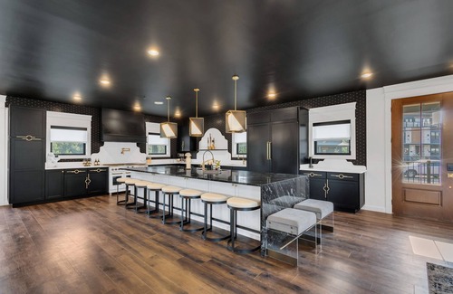 Wears Valley Cabin | Smoky Mtn Ultra Luxury Cabin, 8Bsleeps26, PS5,IndoorPool, Waterpark, Pool Table