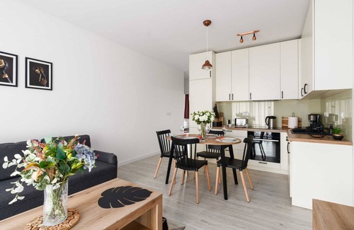 Grunwald Apartment | Top-Rated 2-Bedroom Stay with Wifi & Balcony in Poznan