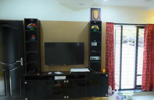 Cherplassery Apartment | Welcoming Smooth Residence: Family and Pet Friendly Comfort