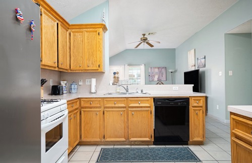 Baytown House | Smooth Sailing Home. Great for workers. Long Term Discounts
