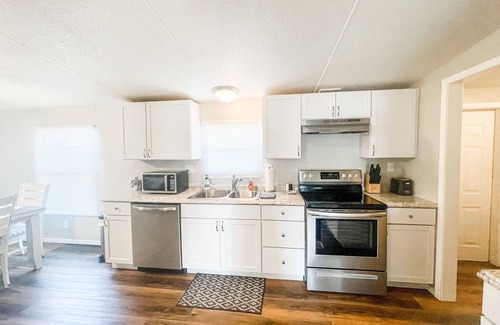 Mead House | Discover Smooth Sailing: Pool, Spa & Lake Texoma Nearby
