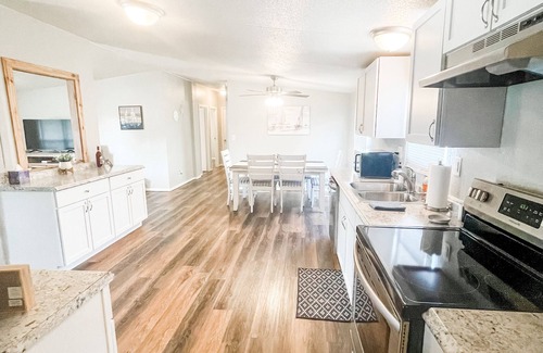 Mead House | Discover Smooth Sailing: Pool, Spa & Lake Texoma Nearby