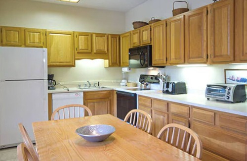 Jeffersonville Condo | Smuggler's Notch Resort in Vermont 1br suite, Friday check-in