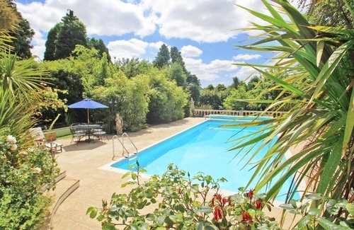 Liskeard Cottage | Inviting Smugglers Cottage: Pool, Breakfast & Family Fun