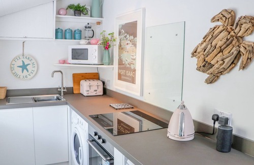Trebarwith Strand Cottage | SMUGGLERS COTTAGE, pet friendly, with open fire in Tintagel