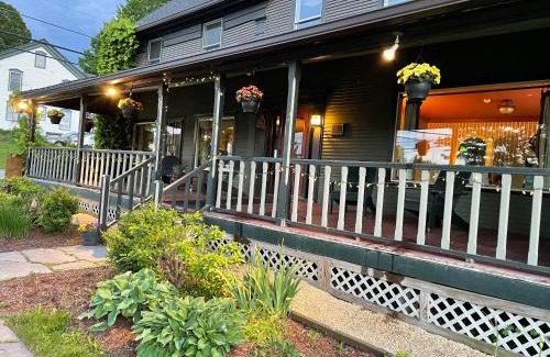 Jeffersonville Hotel | Family-Friendly Stay at Smugglers Notch Inn with Breakfast