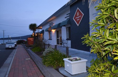 Dover Apartment | Oceanfront Smugglers Rest Apartments in Dover - 4-Star Comfort
