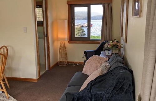 Dover Apartment | Oceanfront Smugglers Rest Apartments in Dover - 4-Star Comfort