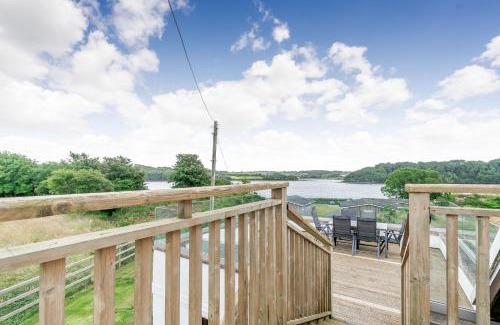 Milford Haven House | Pet-Friendly Escape at Smugglers Rest - Rated 9.5/10