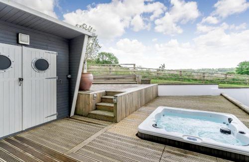 Milford Haven House | Pet-Friendly Escape at Smugglers Rest - Rated 9.5/10