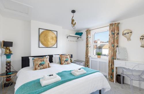 Rottingdean Apartment | Idyllic Smugglers Snug by the Sea - Family-Friendly Retreat
