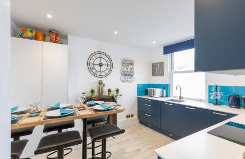 Rottingdean Apartment | Idyllic Smugglers Snug by the Sea - Family-Friendly Retreat