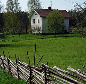Gamleby House | Discover Smultronboda Fårgård: Pet-Friendly Getaway