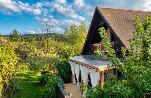 Janowice Wielkie House | Cozy Smyrkowy Dom with Hot Tub near Karpacz - Rated 9.3