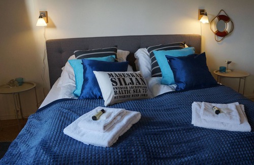 Dala-Jarna House | Discover Snöå Bruk AB: Family-Friendly with Pool & Spa