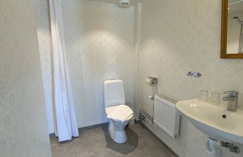 Dala-Jarna House | Discover Snöå Bruk AB: Family-Friendly with Pool & Spa