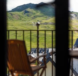 Formigal Hotel | Inviting Snö Villa de Sallent 3 with Oceanfront Pool