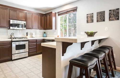 Santa Clara House | Discover Comfort at SN's Silicon Valley Retreat with Breakfast