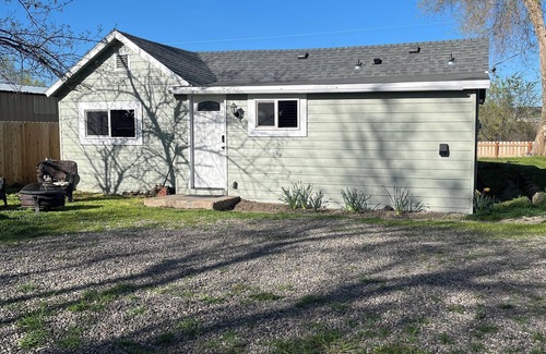 Grand View House | Idyllic Snake River Cabin with Ocean View in Grand View