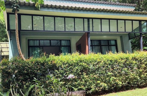 Khuekkhak Hotel | Experience Snapper House: 4-Star Oceanfront Oasis