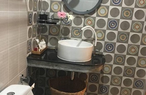 Khuekkhak Hotel | Experience Snapper House: 4-Star Oceanfront Oasis
